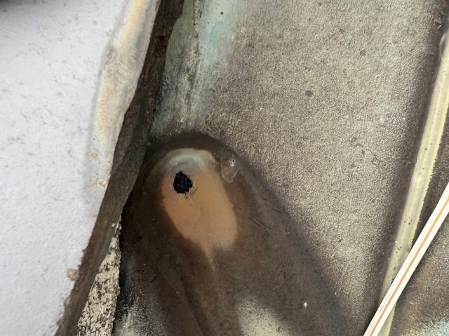 谷板金錆び穴あき